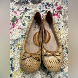 SoftWalk Napa Laser Tan Ballet Flats Shoes Size 10​​ (Run small - Size 9)